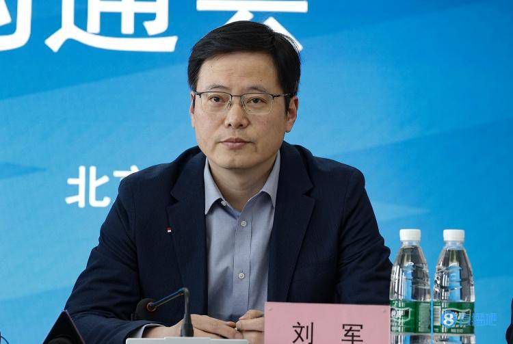 正如托马斯·沙兹所说:不论它的商业动机和美学要求是什么，电影的主要魅力和社会文化功能基本上是属于意识形态的，电影实际上在协助公众去界定那迅速演变的社会现实并找到它的意义。